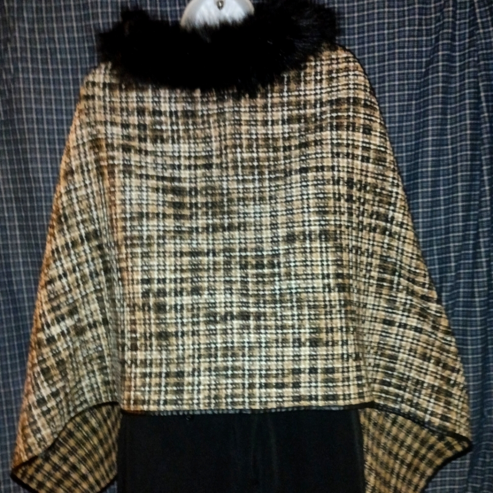 Diva tan/black plaid shall w/ black faux fur collar.